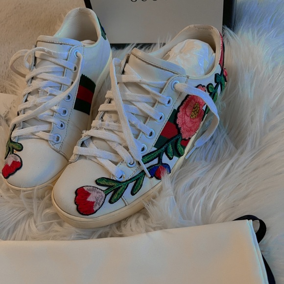 Gucci Sneakers - Picture 3 of 7
